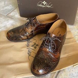 Patricia Nash SILVIO Leather Round Toe Oxfords